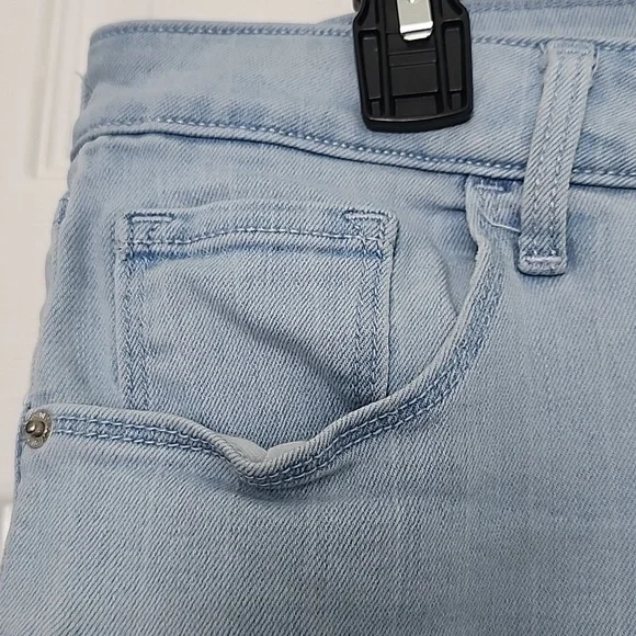 SIZE 16 OLD NAVY WOMAN'S DENIM SHORTS - Picture 4 of 9